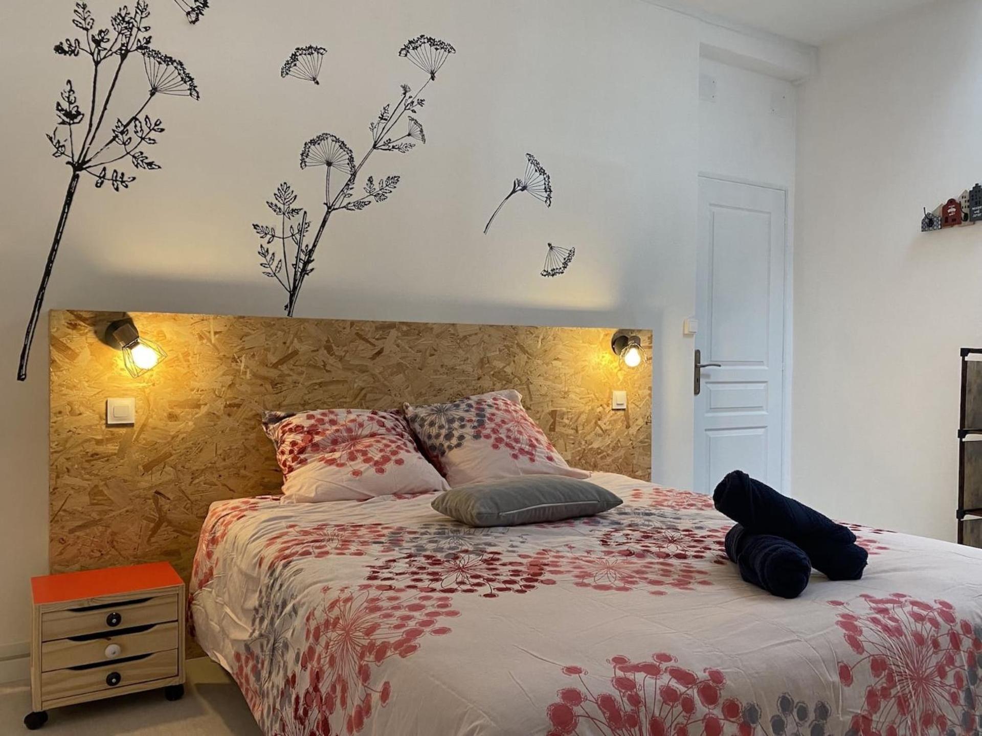 La Maison D'Angelique - Colocation Hoteliere A 150M Gare Tgv- Grande Cuisine Equipee & Salon - Fibre - Netflix 尼奥尔 外观 照片