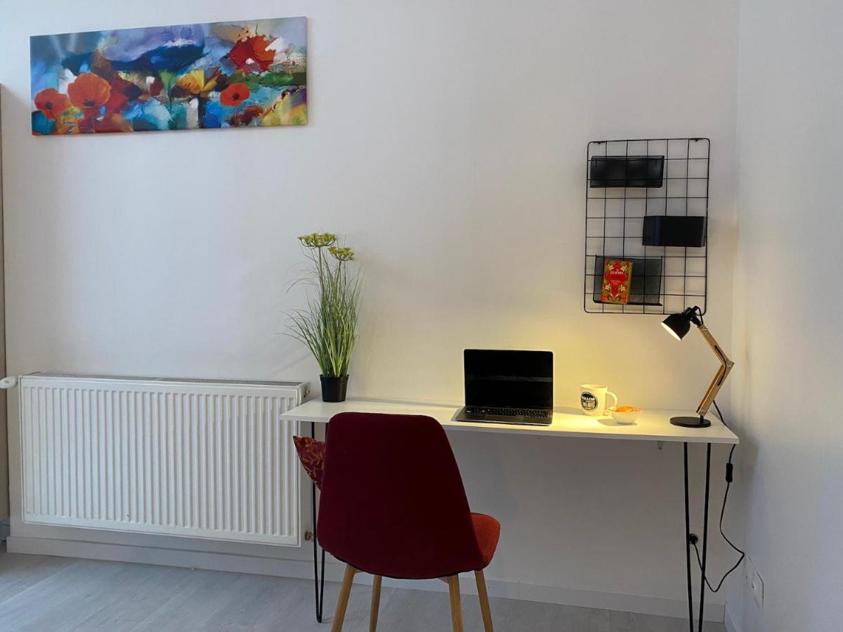 La Maison D'Angelique - Colocation Hoteliere A 150M Gare Tgv- Grande Cuisine Equipee & Salon - Fibre - Netflix 尼奥尔 外观 照片